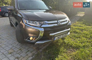 Позашляховик / Кросовер Mitsubishi Outlander 2016 в Радивиліві