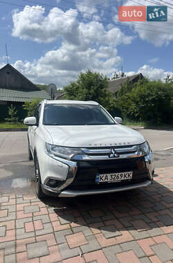 Внедорожник / Кроссовер Mitsubishi Outlander 2016 в Хмельницком
