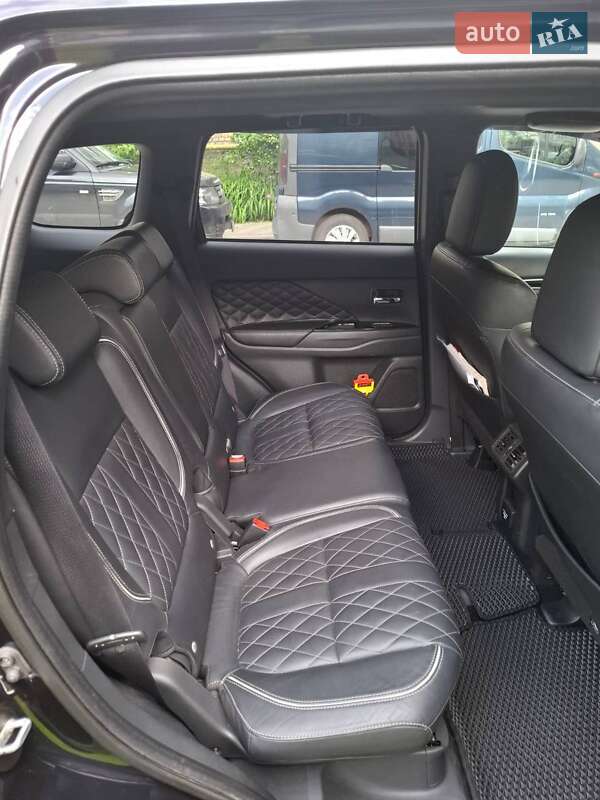 Внедорожник / Кроссовер Mitsubishi Outlander 2019 в Шептицькому