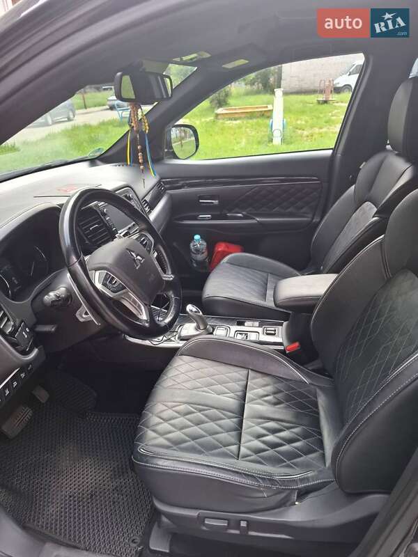 Внедорожник / Кроссовер Mitsubishi Outlander 2019 в Шептицькому