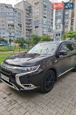 Внедорожник / Кроссовер Mitsubishi Outlander 2019 в 