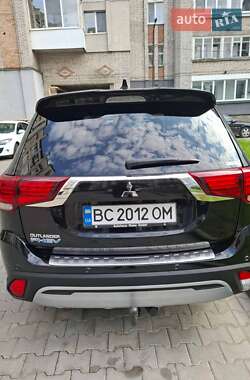 Внедорожник / Кроссовер Mitsubishi Outlander 2019 в 