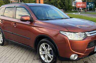 Внедорожник / Кроссовер Mitsubishi Outlander 2014 в Житомире