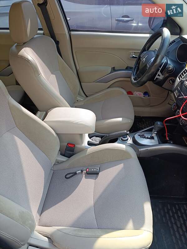Позашляховик / Кросовер Mitsubishi Outlander 2010 в Сумах