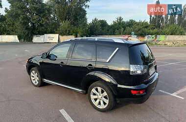 Внедорожник / Кроссовер Mitsubishi Outlander 2010 в 