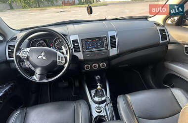 Внедорожник / Кроссовер Mitsubishi Outlander 2010 в 