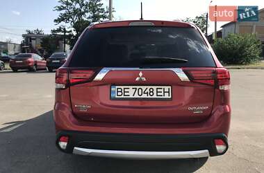 Внедорожник / Кроссовер Mitsubishi Outlander 2016 в 