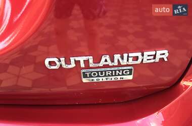 Внедорожник / Кроссовер Mitsubishi Outlander 2016 в 