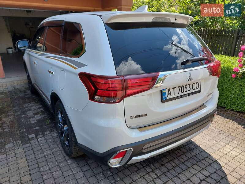 Позашляховик / Кросовер Mitsubishi Outlander 2016 в Івано-Франківську