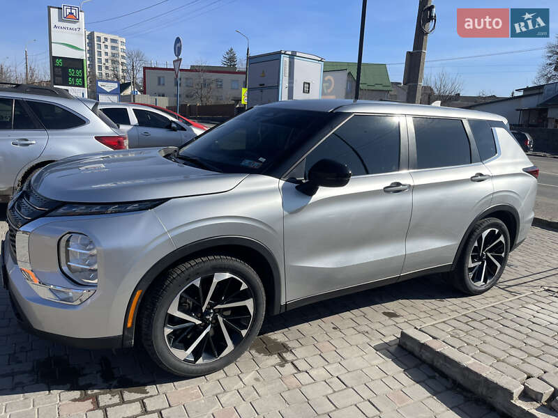 Mitsubishi Outlander 2021