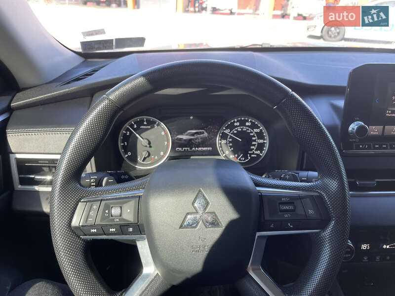 Внедорожник / Кроссовер Mitsubishi Outlander 2021 в Хмельницком