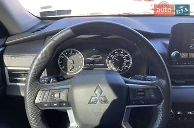Внедорожник / Кроссовер Mitsubishi Outlander 2021 в 