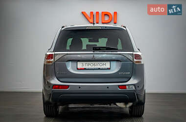 Внедорожник / Кроссовер Mitsubishi Outlander 2013 в 