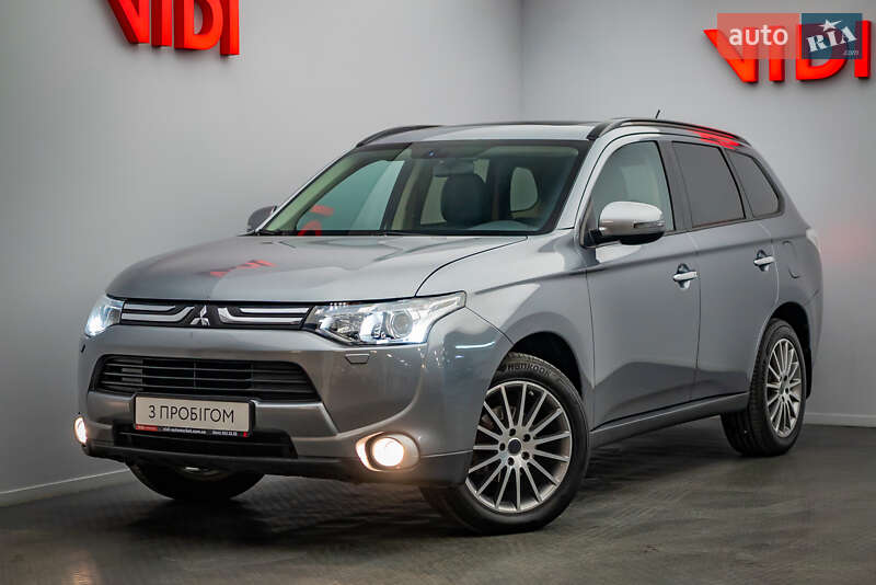 Внедорожник / Кроссовер Mitsubishi Outlander 2013 в 