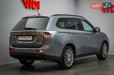 Внедорожник / Кроссовер Mitsubishi Outlander 2013 в 