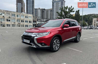 Внедорожник / Кроссовер Mitsubishi Outlander 2023 в Киеве