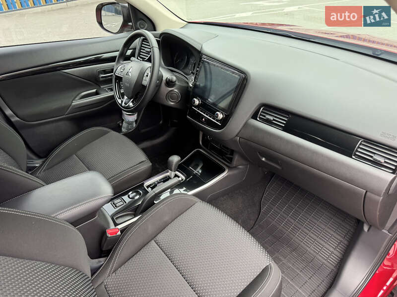 Внедорожник / Кроссовер Mitsubishi Outlander 2023 в Киеве