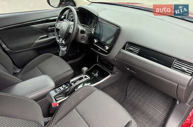 Внедорожник / Кроссовер Mitsubishi Outlander 2023 в 