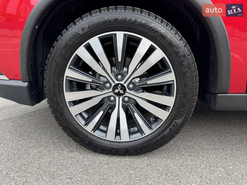Внедорожник / Кроссовер Mitsubishi Outlander 2023 в Киеве