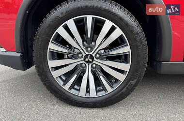 Внедорожник / Кроссовер Mitsubishi Outlander 2023 в 