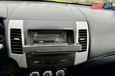 Внедорожник / Кроссовер Mitsubishi Outlander 2012 в 