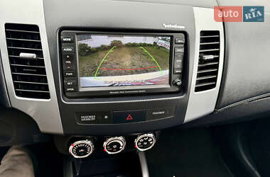 Внедорожник / Кроссовер Mitsubishi Outlander 2012 в 