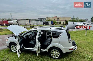 Внедорожник / Кроссовер Mitsubishi Outlander 2012 в 