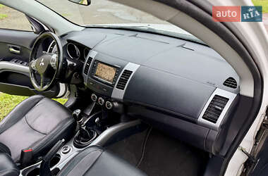 Внедорожник / Кроссовер Mitsubishi Outlander 2012 в 