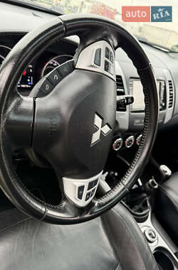 Внедорожник / Кроссовер Mitsubishi Outlander 2012 в 