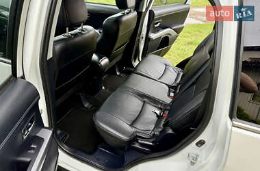 Внедорожник / Кроссовер Mitsubishi Outlander 2012 в 