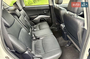 Внедорожник / Кроссовер Mitsubishi Outlander 2012 в 