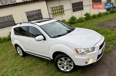 Внедорожник / Кроссовер Mitsubishi Outlander 2012 в 