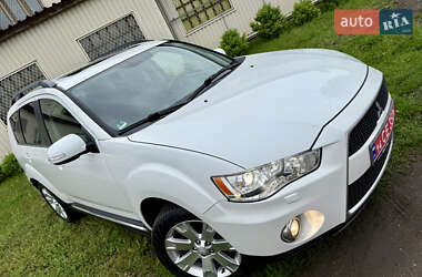 Внедорожник / Кроссовер Mitsubishi Outlander 2012 в 