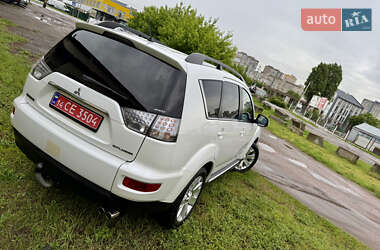 Внедорожник / Кроссовер Mitsubishi Outlander 2012 в 