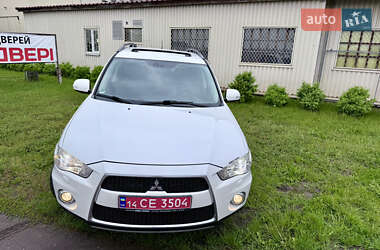 Внедорожник / Кроссовер Mitsubishi Outlander 2012 в 