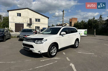 Внедорожник / Кроссовер Mitsubishi Outlander 2013 в 