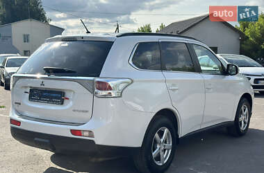 Внедорожник / Кроссовер Mitsubishi Outlander 2013 в 