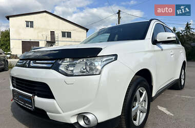 Внедорожник / Кроссовер Mitsubishi Outlander 2013 в 