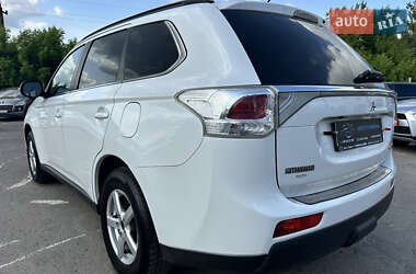 Внедорожник / Кроссовер Mitsubishi Outlander 2013 в 