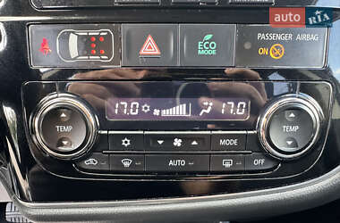 Внедорожник / Кроссовер Mitsubishi Outlander 2013 в 