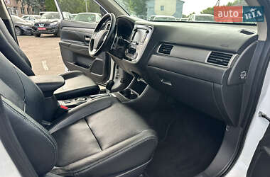 Внедорожник / Кроссовер Mitsubishi Outlander 2013 в 