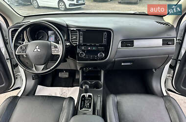 Внедорожник / Кроссовер Mitsubishi Outlander 2013 в 