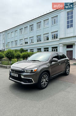 Позашляховик / Кросовер Mitsubishi Outlander 2016 в Харкові