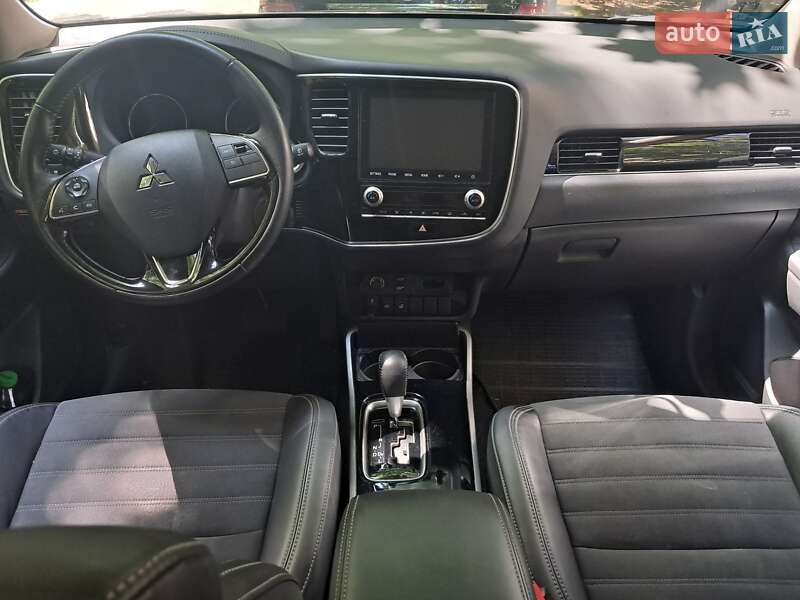 Внедорожник / Кроссовер Mitsubishi Outlander 2021 в Одессе