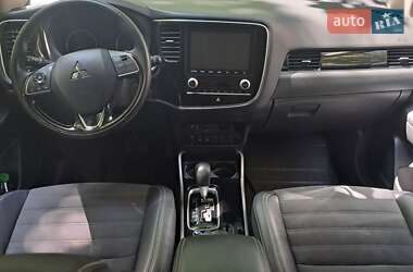 Внедорожник / Кроссовер Mitsubishi Outlander 2021 в 