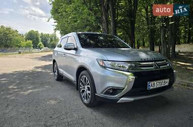 Внедорожник / Кроссовер Mitsubishi Outlander 2015 в 