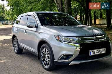 Внедорожник / Кроссовер Mitsubishi Outlander 2015 в 