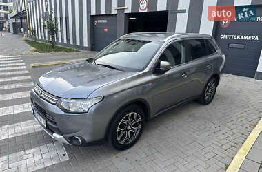 Внедорожник / Кроссовер Mitsubishi Outlander 2015 в Львове