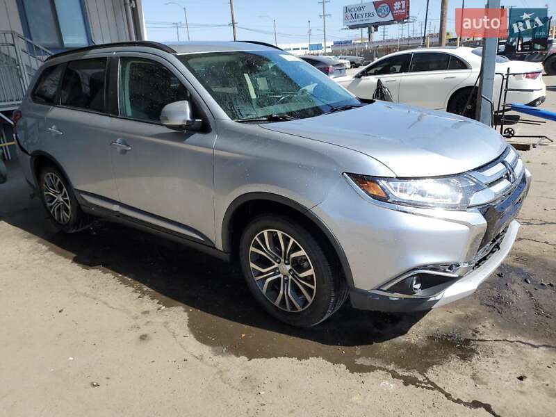Внедорожник / Кроссовер Mitsubishi Outlander 2016 в Львове
