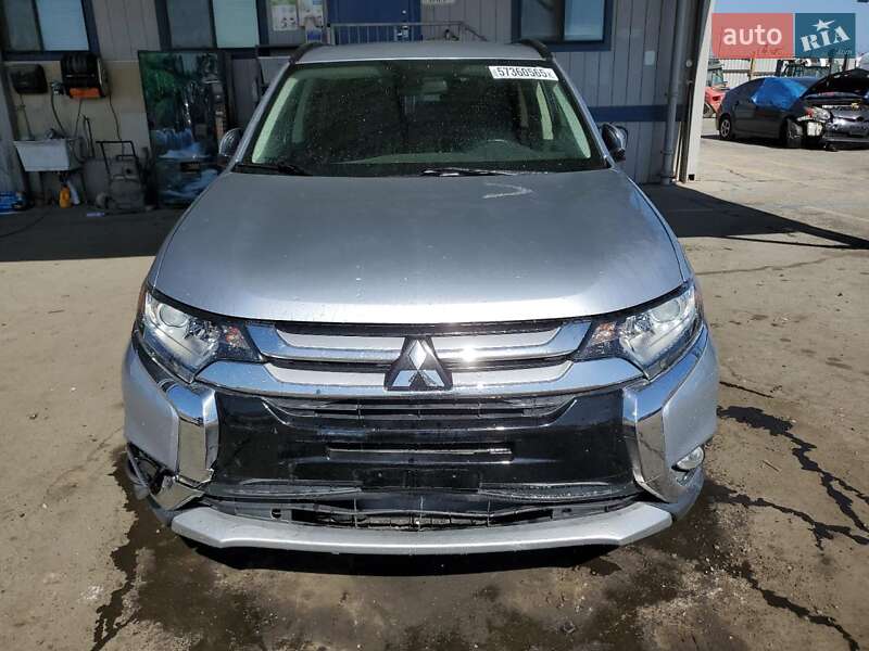 Внедорожник / Кроссовер Mitsubishi Outlander 2016 в Львове